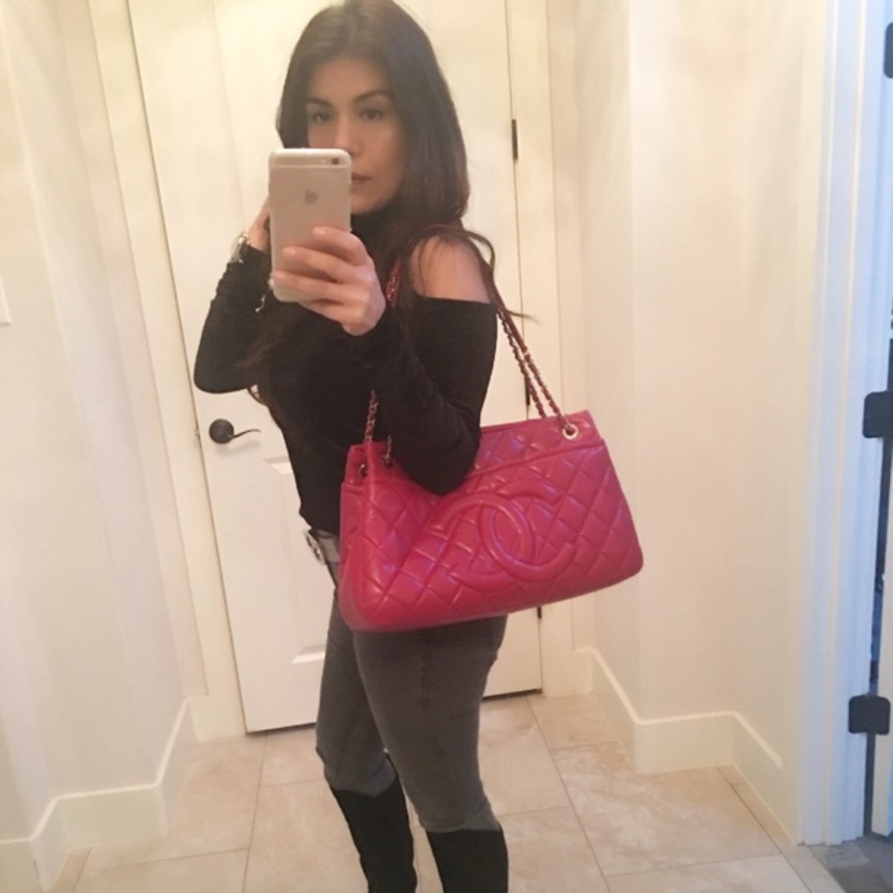 ✋🏼SOLD LOCALLY ✋🏼Red Chanel Tote