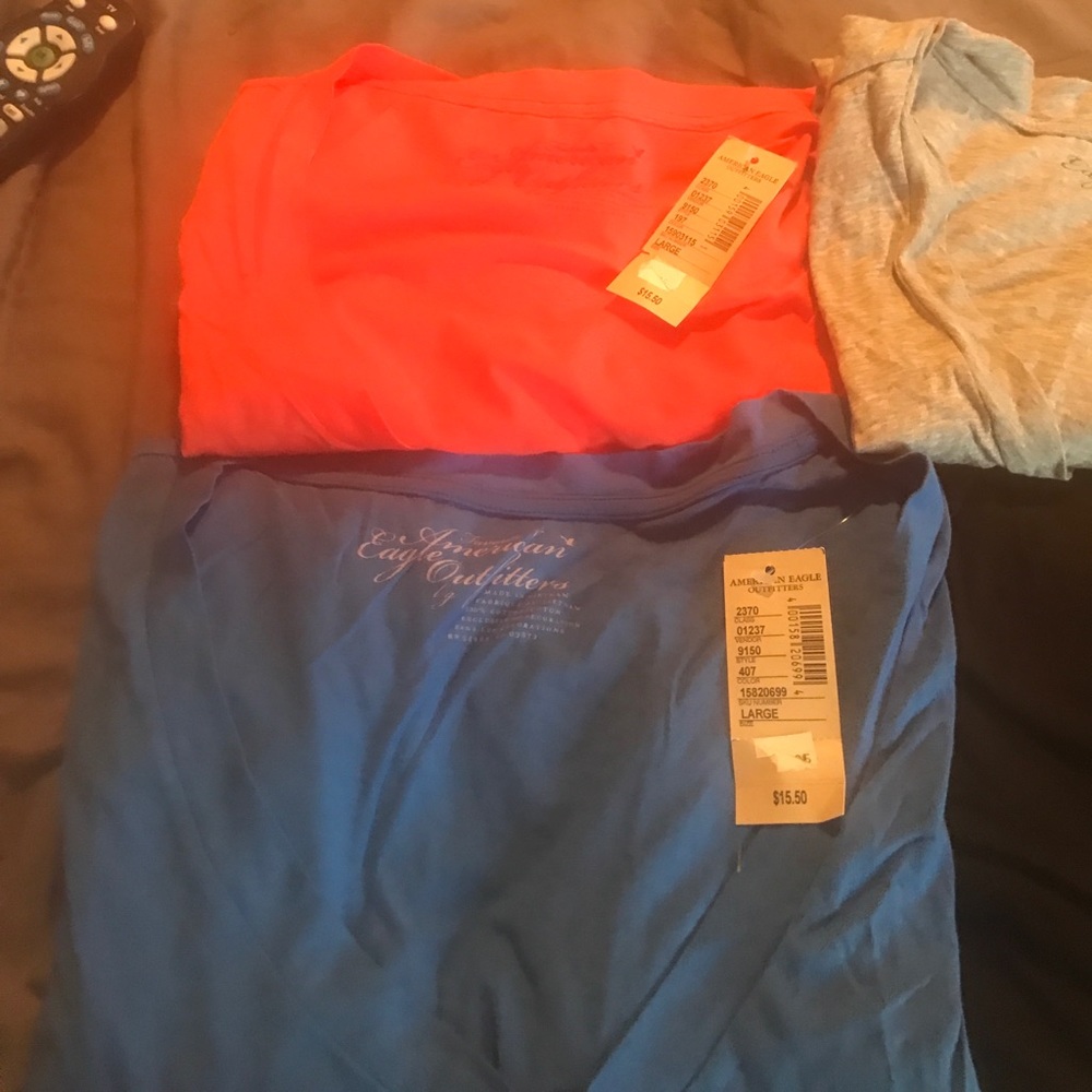 Lot of 4 American Eagle classic V-neck t-shirts