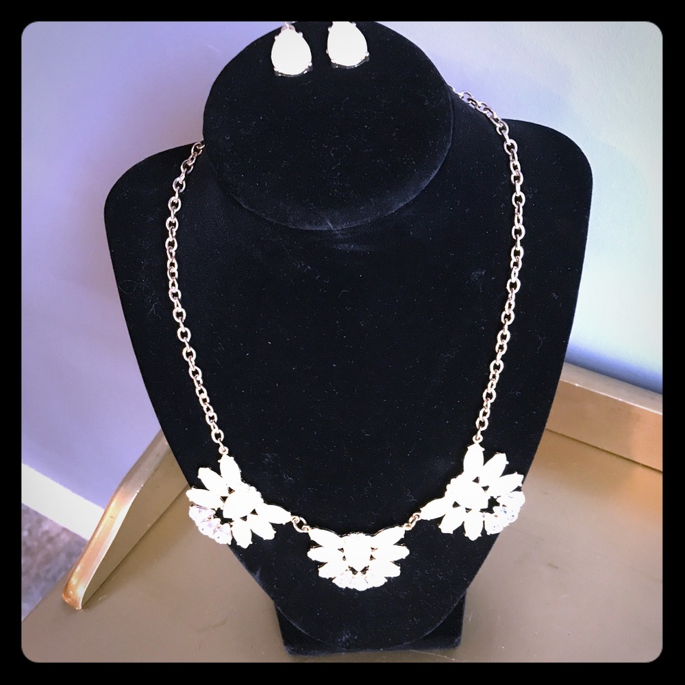 Necklace and earrings set