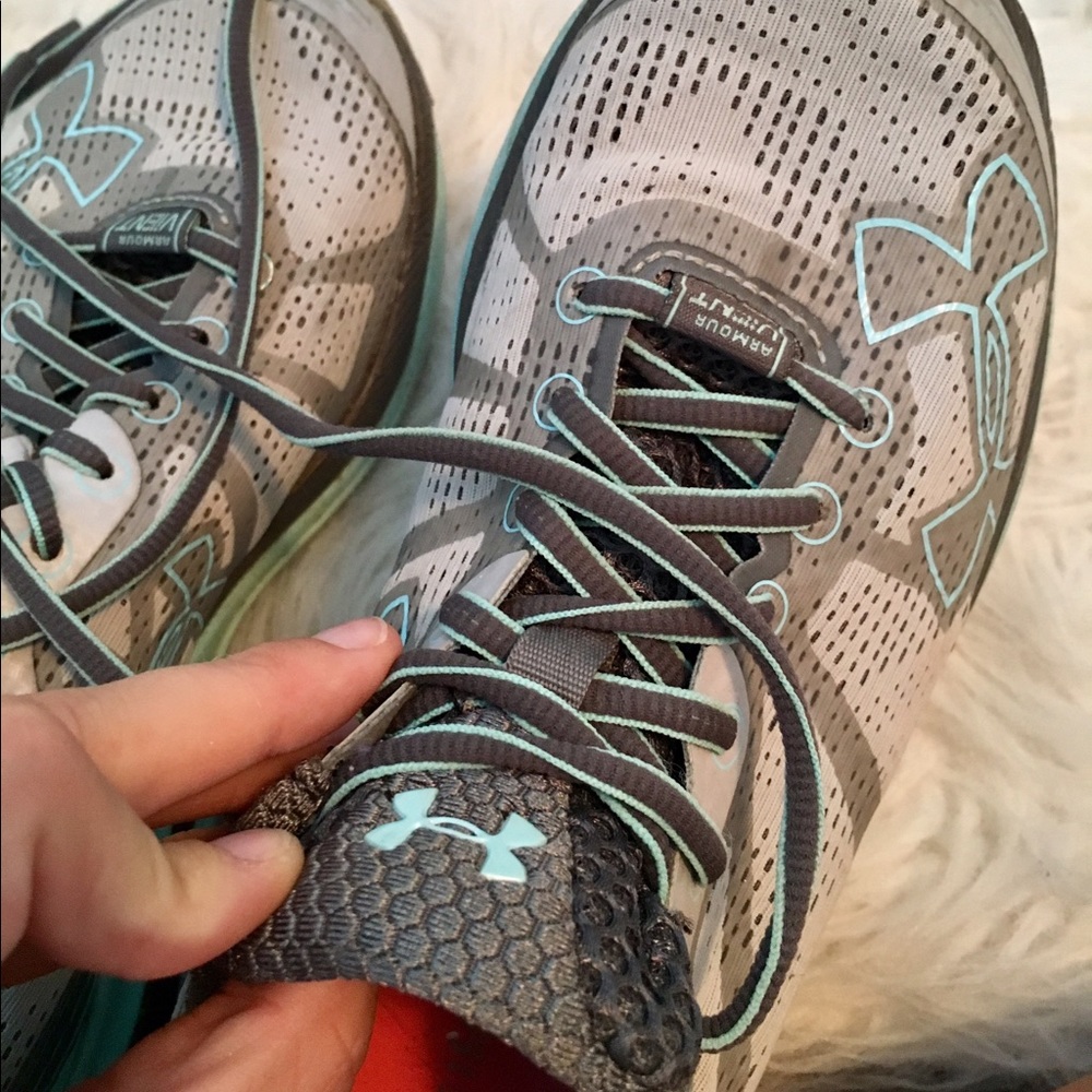 GREAT Under Armour Tennis Shoes!