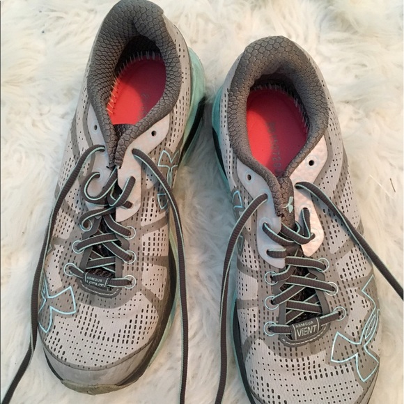 GREAT Under Armour Tennis Shoes! - Picture 2 of 6