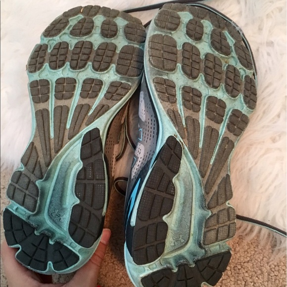 GREAT Under Armour Tennis Shoes! - Picture 6 of 6