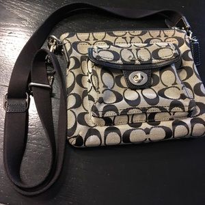 COACH cross body purse! Excellent condition!!!!!!!