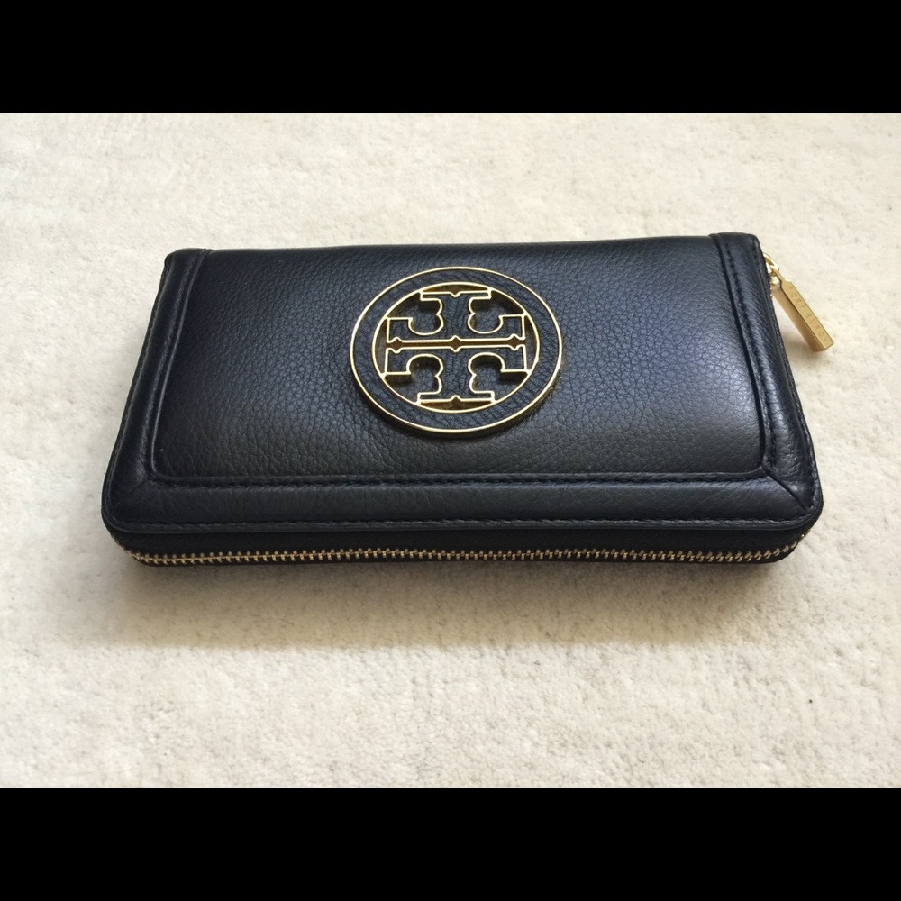 Authentic Tory Burch 'Amanda' wallet
