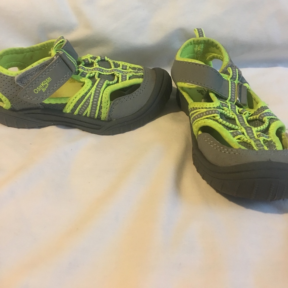 Oshkosh Bgosh water shoes