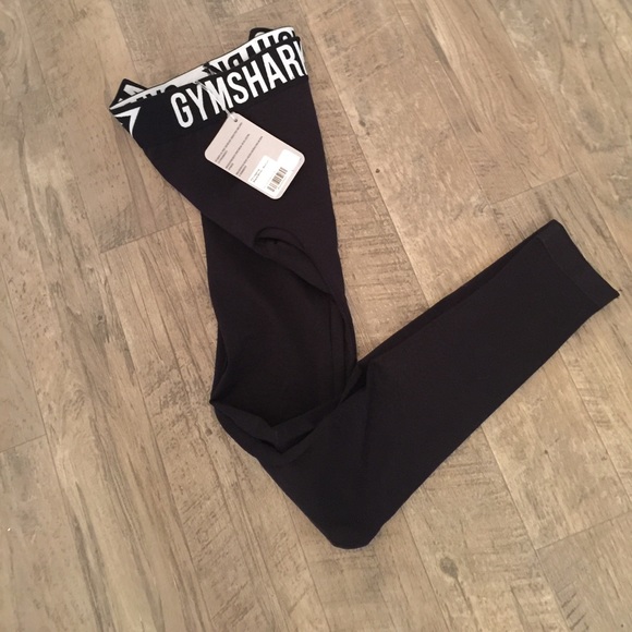 gym shark Pants - NWT size medium gym shark fit leggings