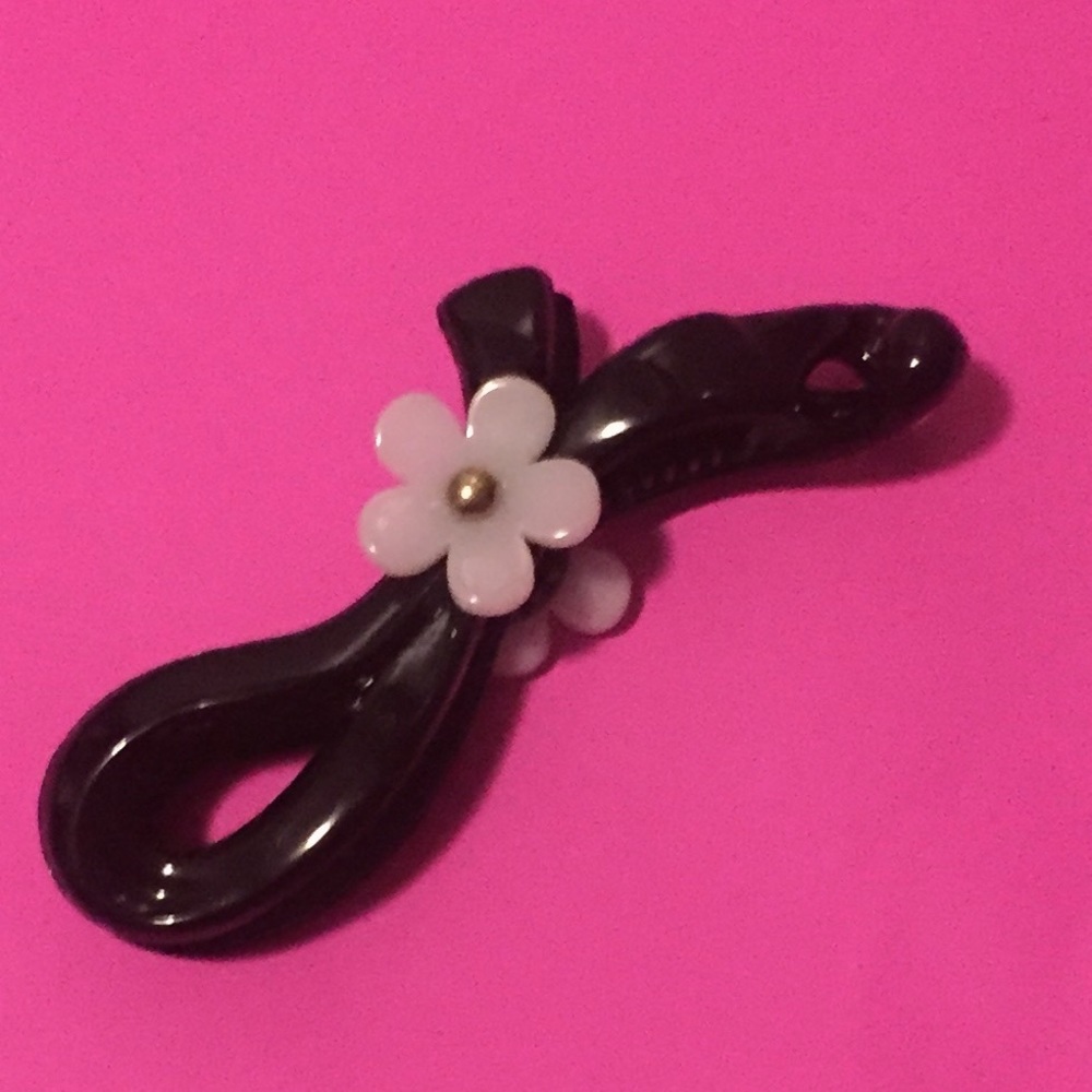 New black hair clip with white flower