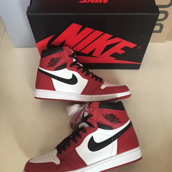 AUTHENTIC JORDAN 1 RETRO CHICAGO