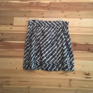 LOFT Size 12 blue & white skirt 💐