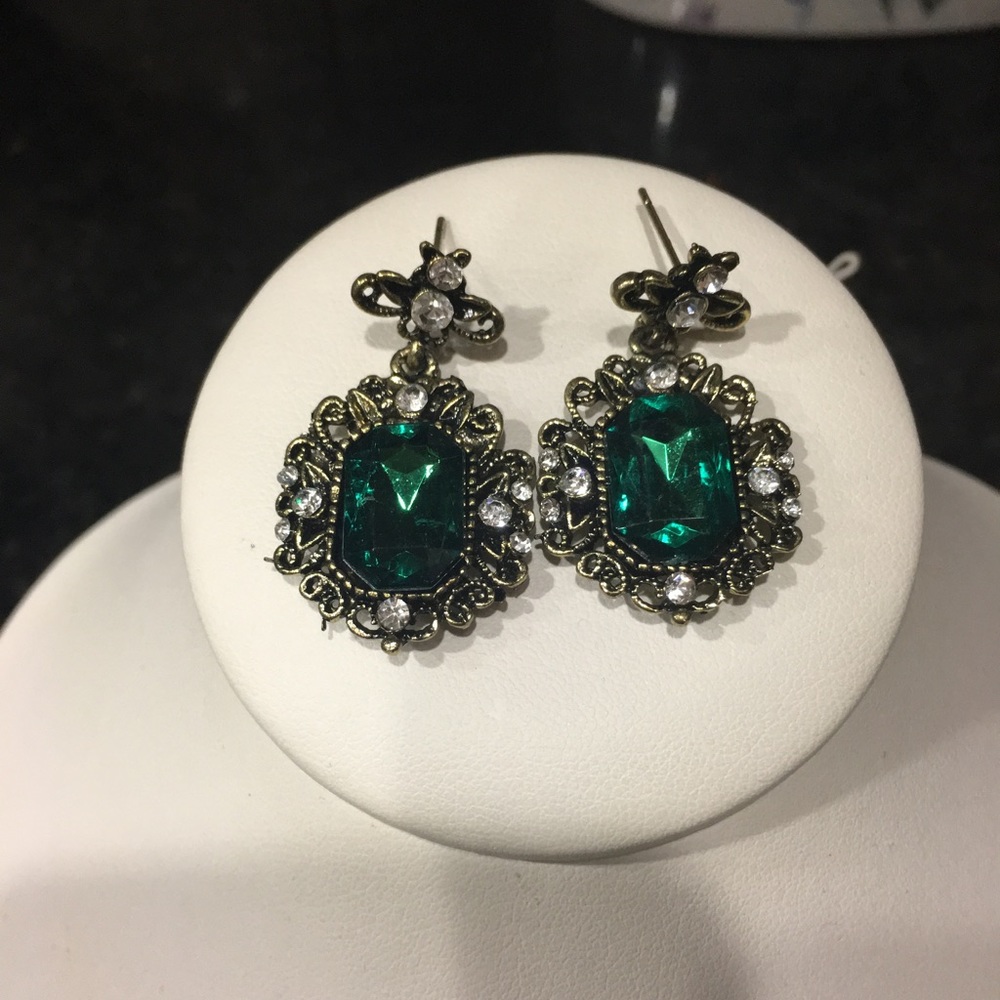 Emerald accent earrings green
