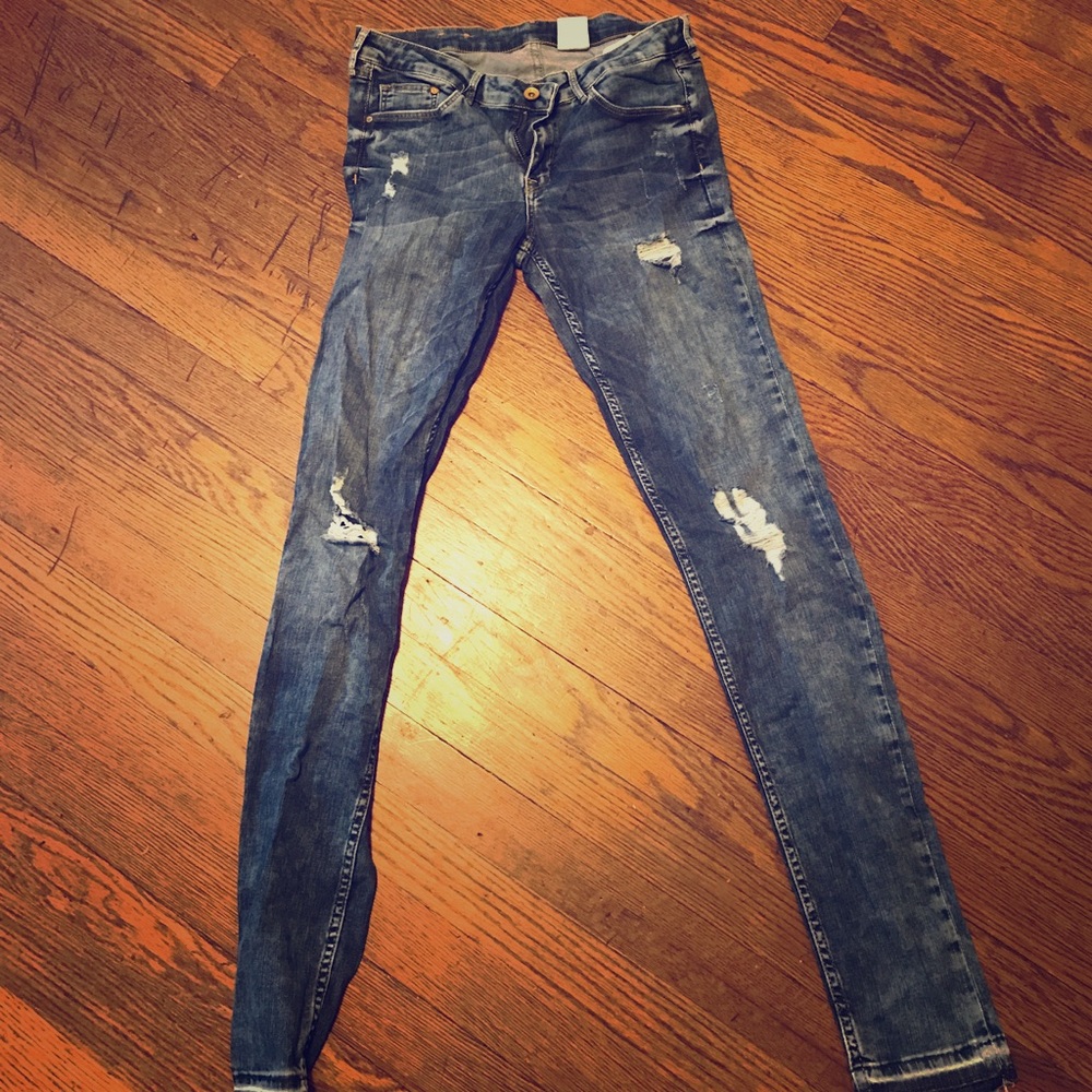 Distressed Super Skinny Jeans