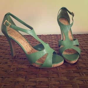 Size 6.5 Nine West Vibrant Grass Solocato Heels