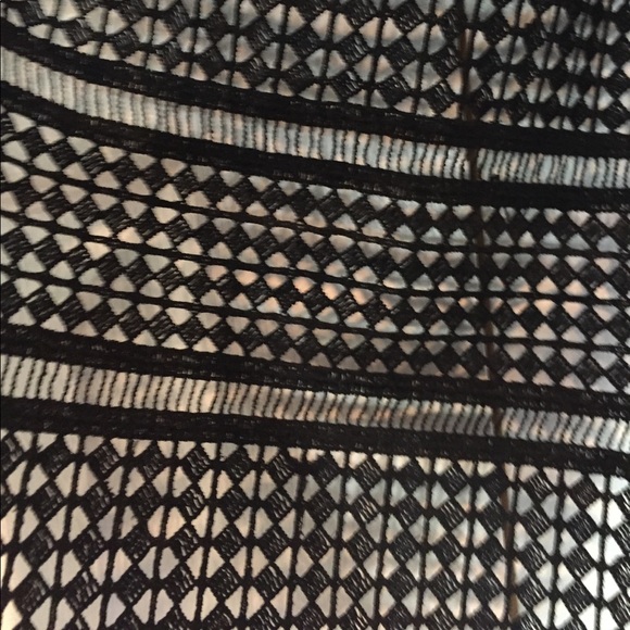 T SHIRT - Picture 2 of 2