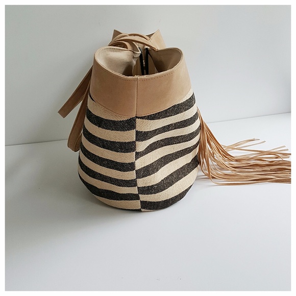 LARGE STRIPED BEACH TOTE with Tassels - Picture 2 of 8