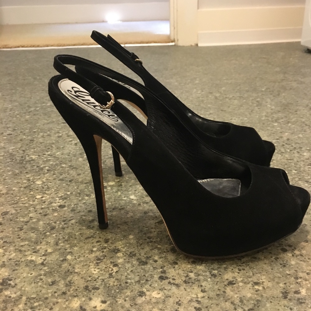 Black suede Gucci pumps
