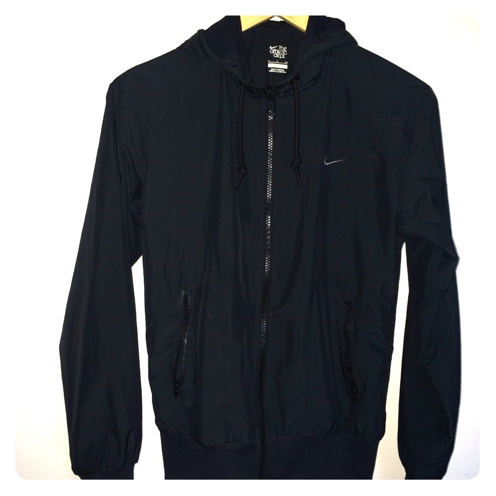 Black Nike windbreaker