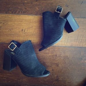 Steve Madden Neptune Peep Toe Sandal