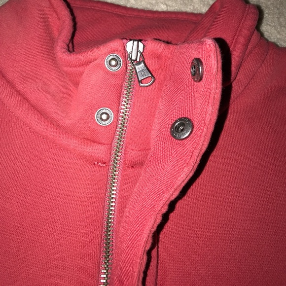 Red pullover - Picture 2 of 3