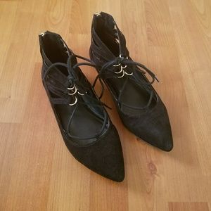 FINAL CHANCE - Lace Up Black Point Toe Flats