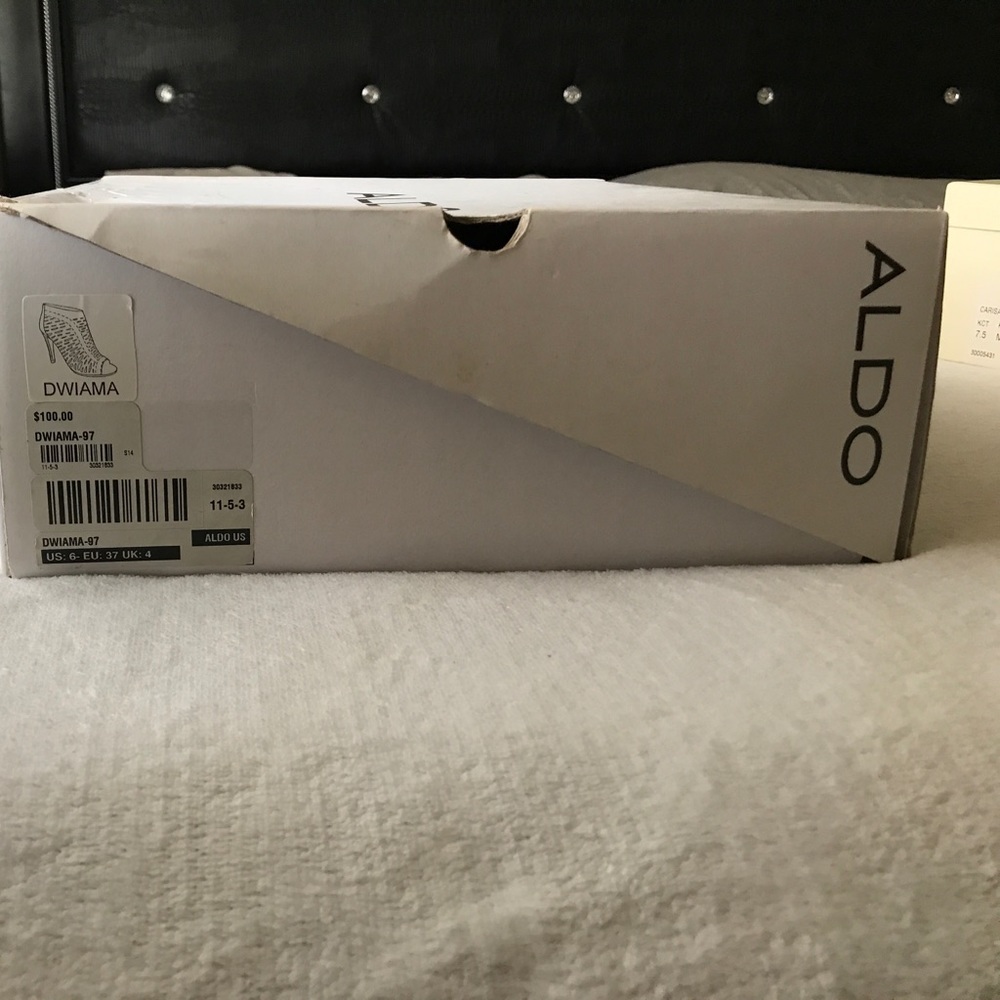 Aldo 4 1/2 inches heel in genuine leather.