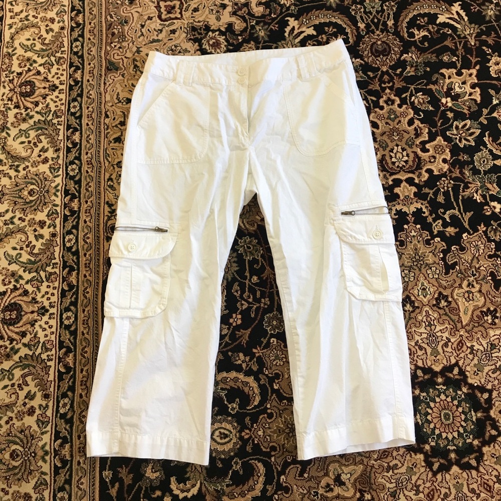 NWOT Style&co White Capri's. Size 16.