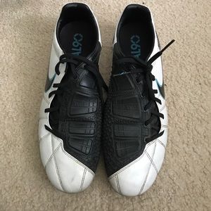 Men's Nike total 90 soccer cleats 10.5