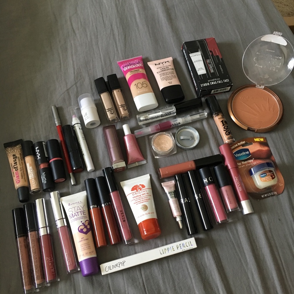 make an offer makeup bundle worth over 200$!!