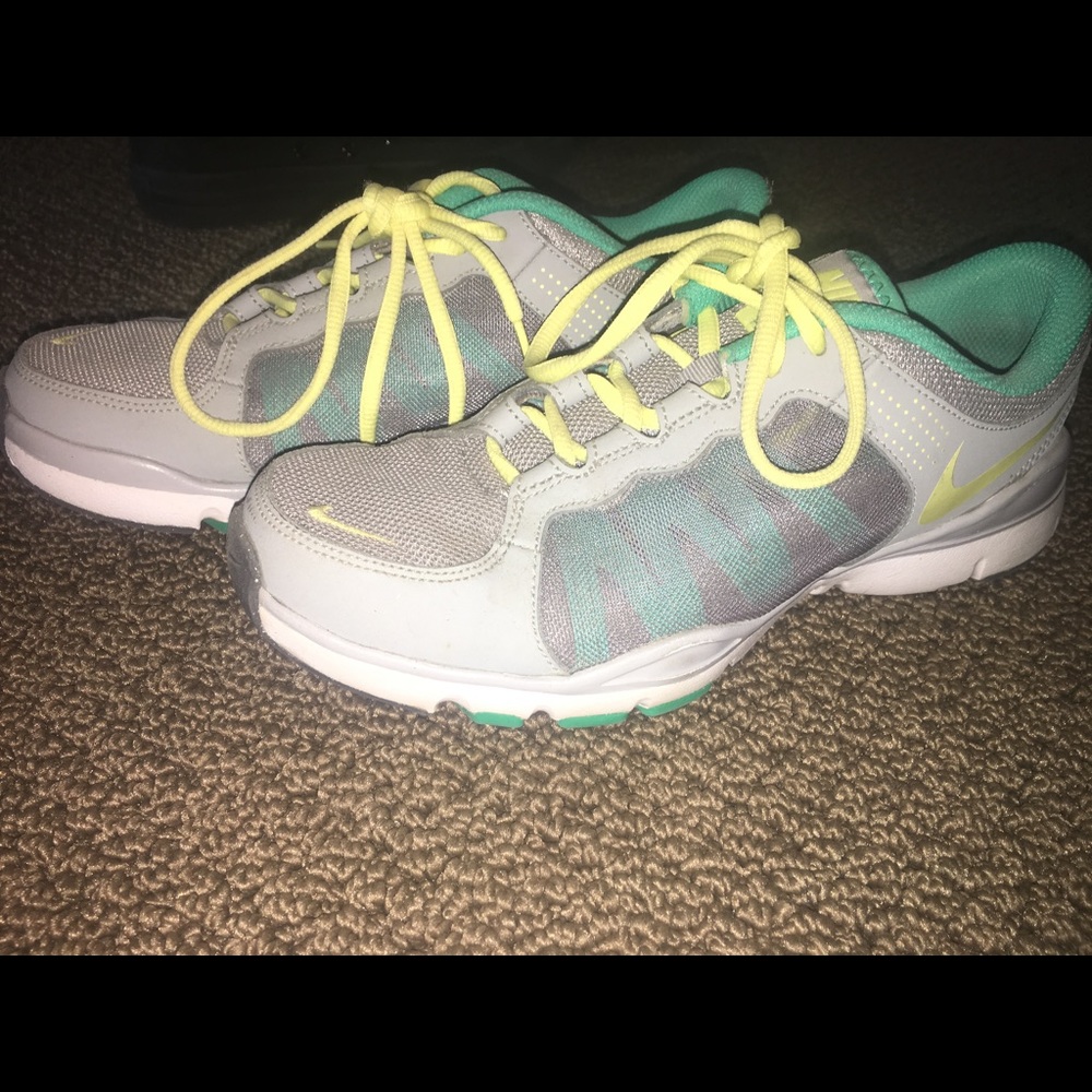 Nike Tennis Shoes