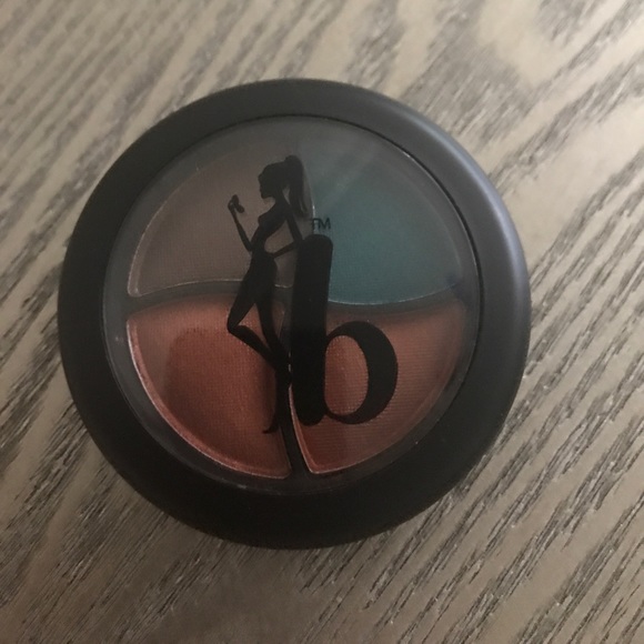 Bombshell Makeup Bundle - Picture 5 of 8