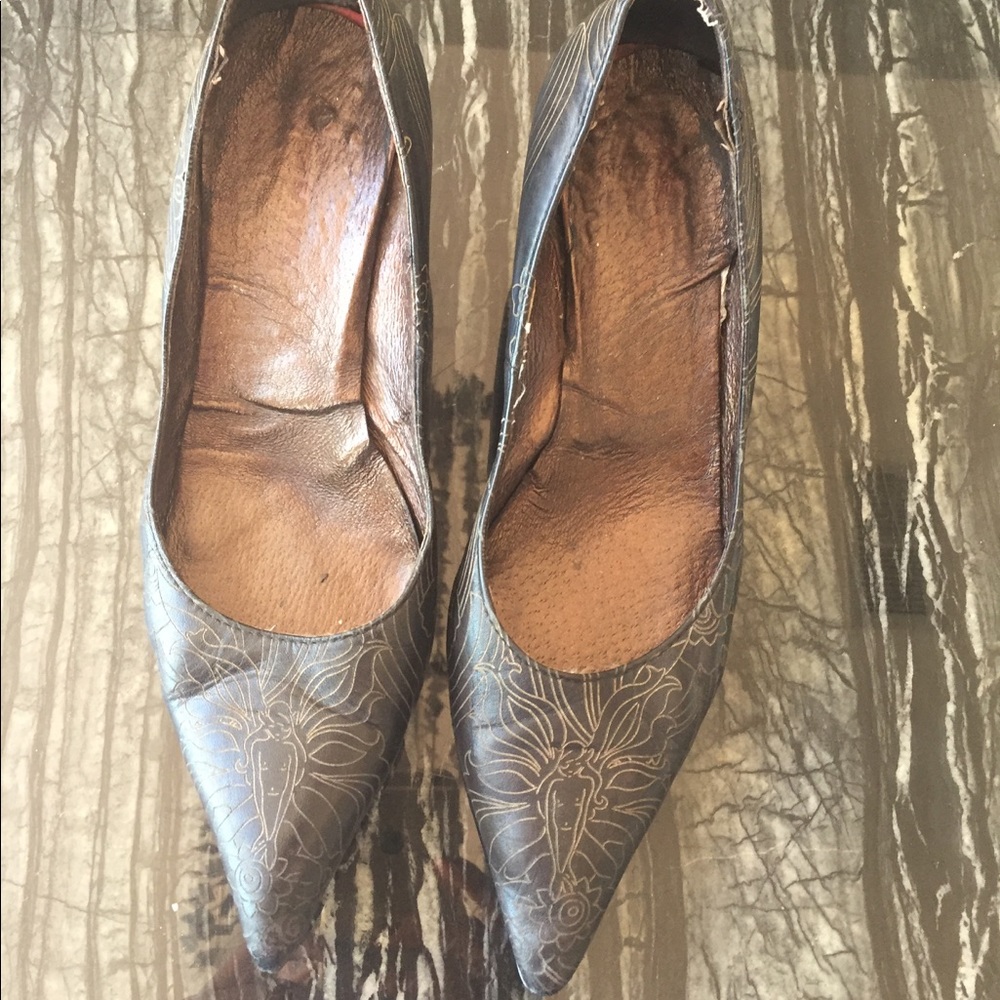 Black leather kitten heels