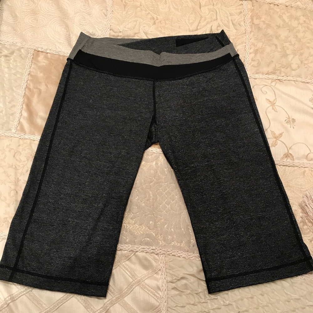 Beautiful Lululemon flared capri pant