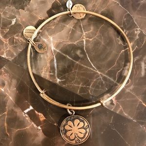 Alex and Ani four leaf clover 🍀