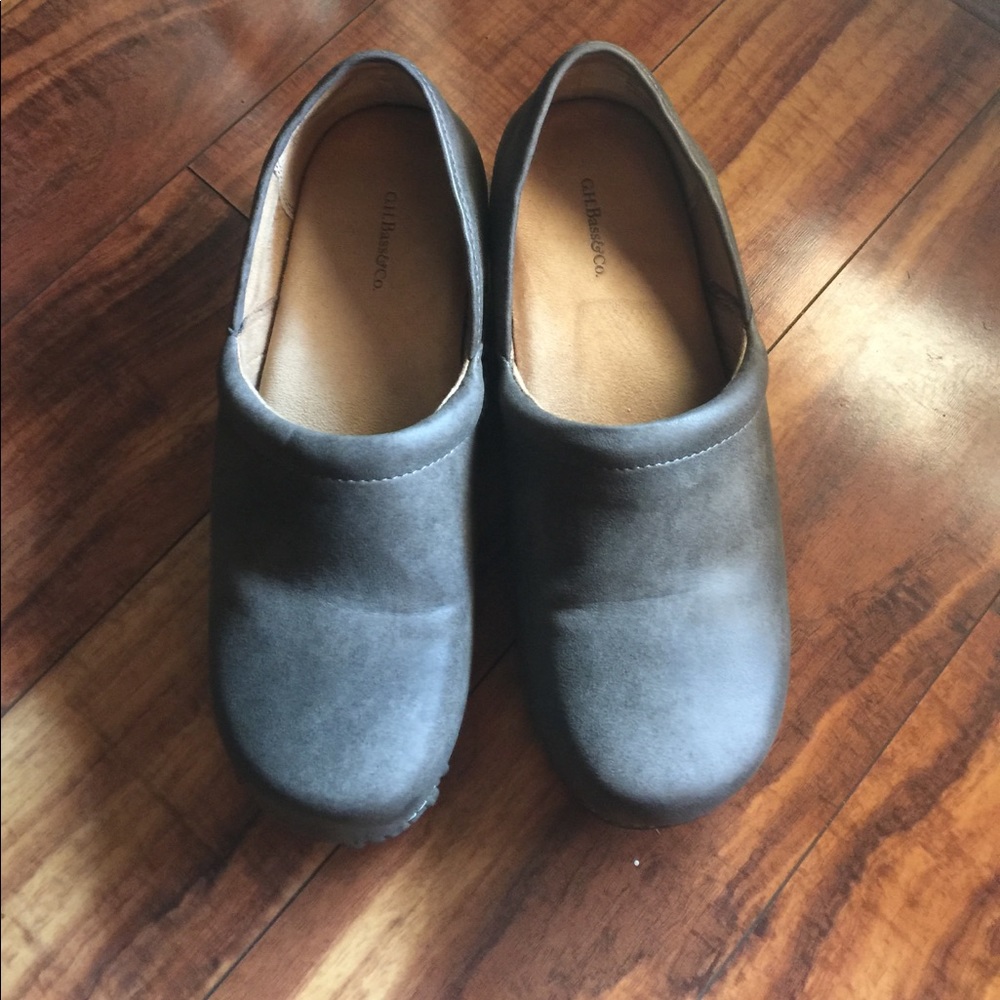G.H. Bass & Co.  size 10 M like new