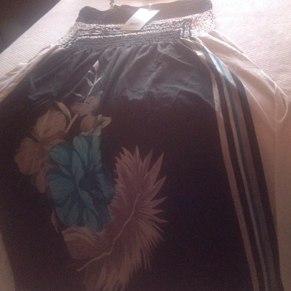 Biutufful DRESS - Picture 2 of 2