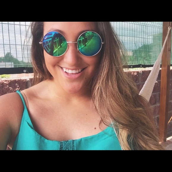 Meet your Posher, Selina - Picture 3 of 3