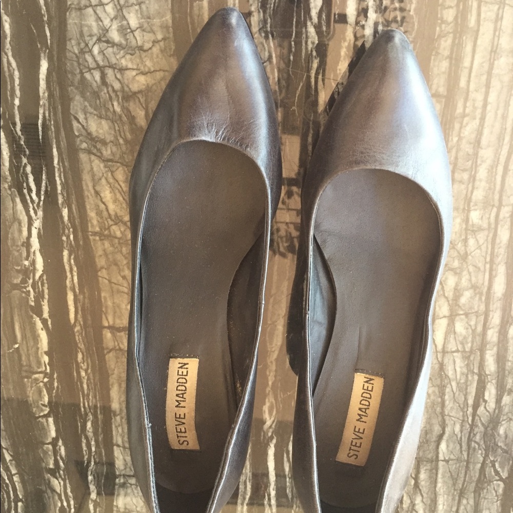 Classic black kitten heel