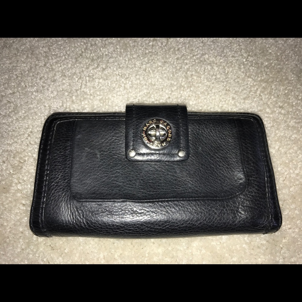 Sold! Marc Jacobs Turn Key wallet, black, GUC