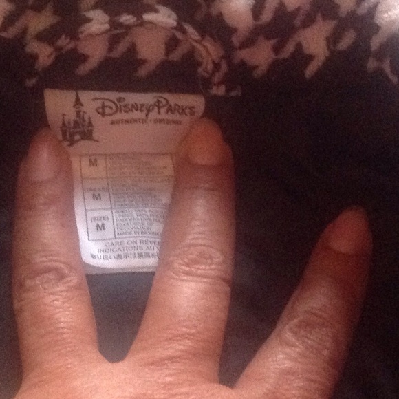 Black end withe - Picture 2 of 3