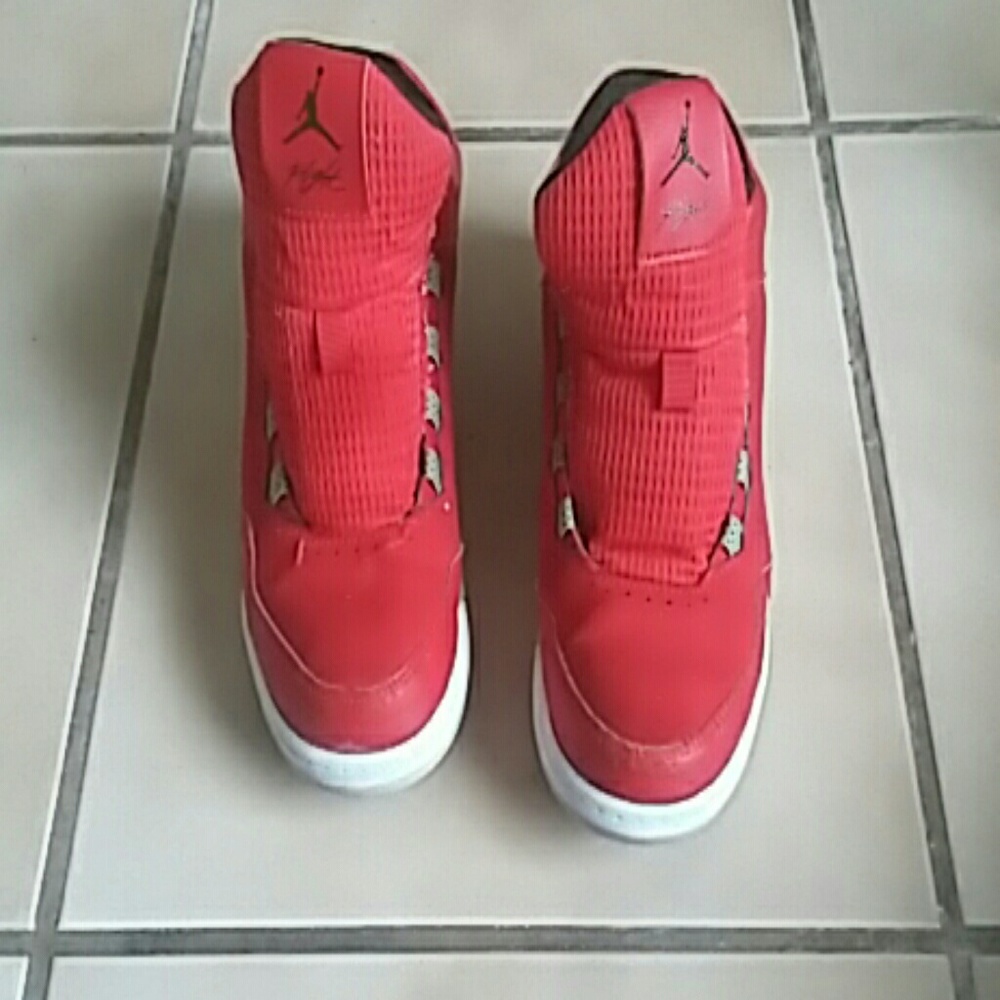 ●Nike sneakers trying to recover from IRMA