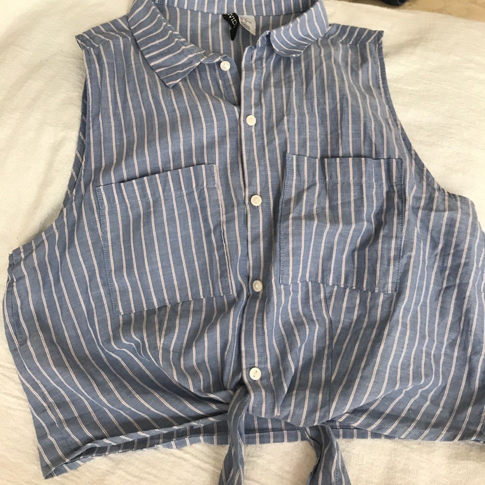 Sleeveless button up shirt