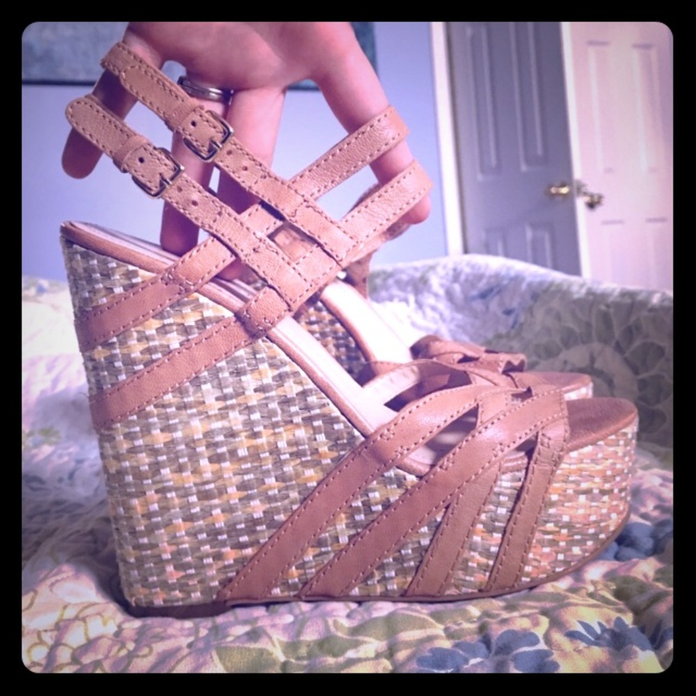 Nine West Strappy heels 💋
