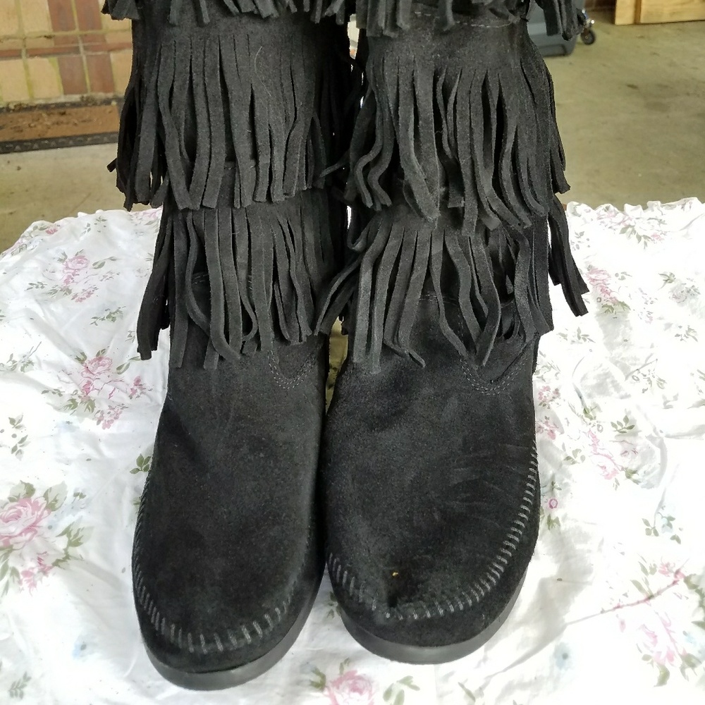 ❤❤SOLD❤❤❤Minnetonka 3 layer fringe boots