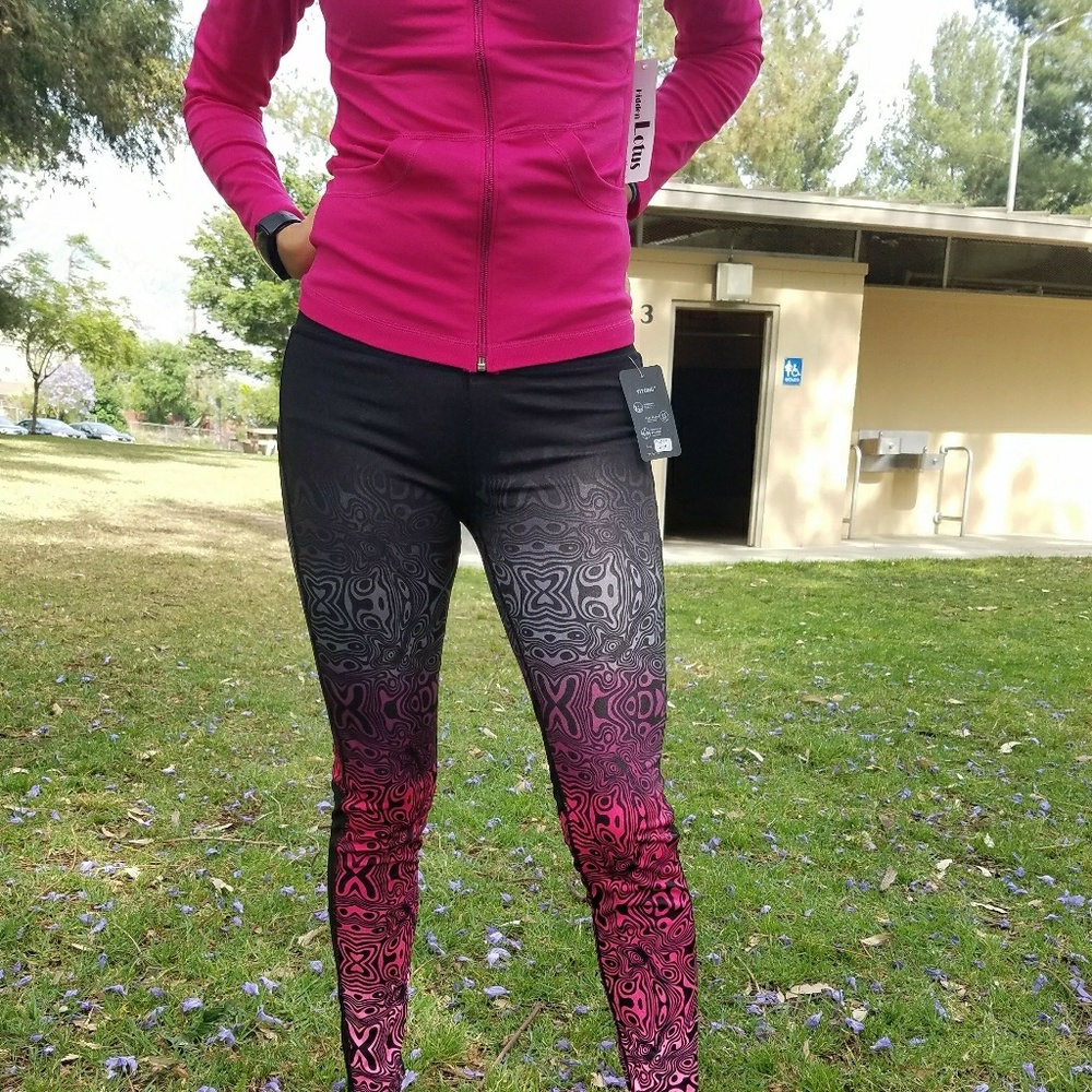 Two piece pink & black gym outfit