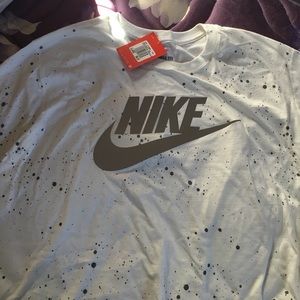 Men's Nike shirt . BRAND NEW with tag! Never worn