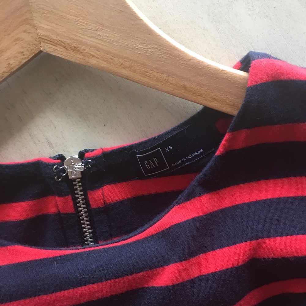 GAP - Picture 3 of 3