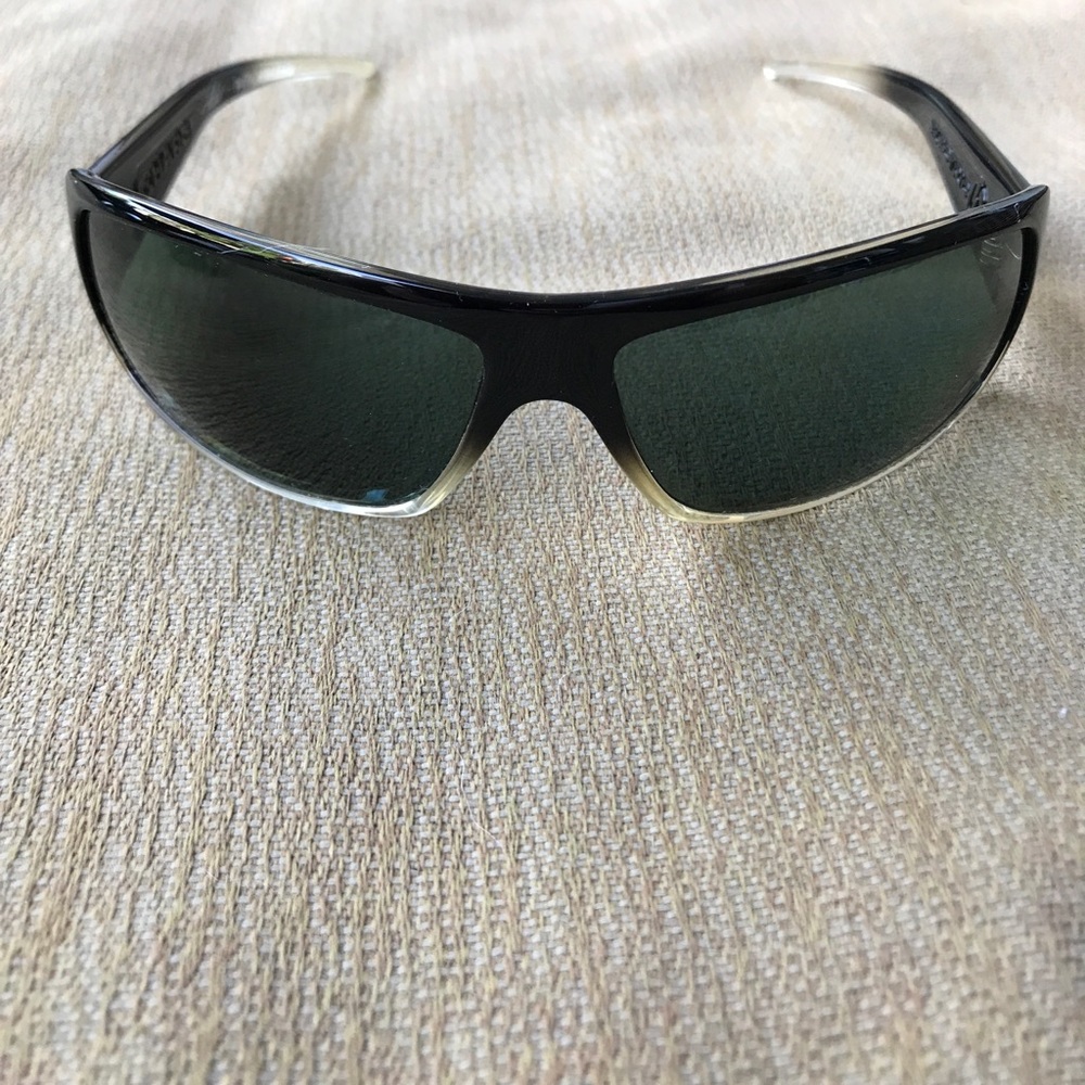 Electric polarized charge sunglasses