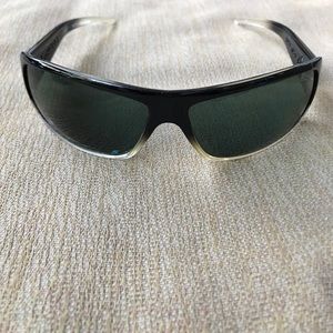 Electric polarized charge sunglasses