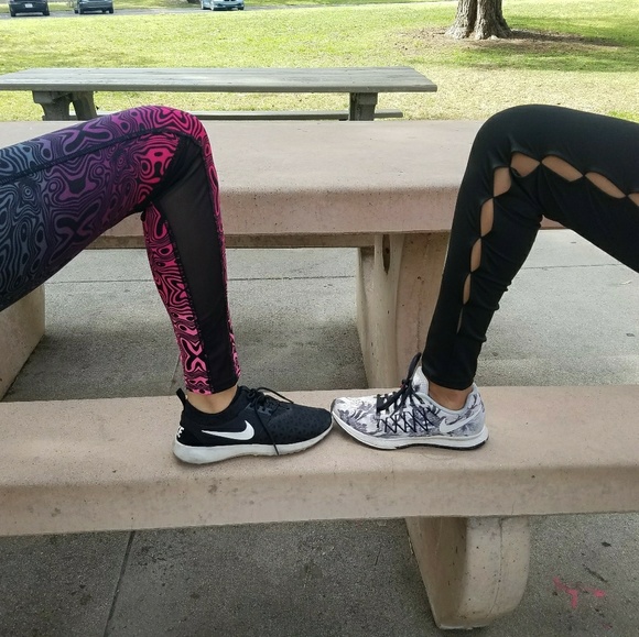 Neon pink and black legging set - Picture 3 of 5