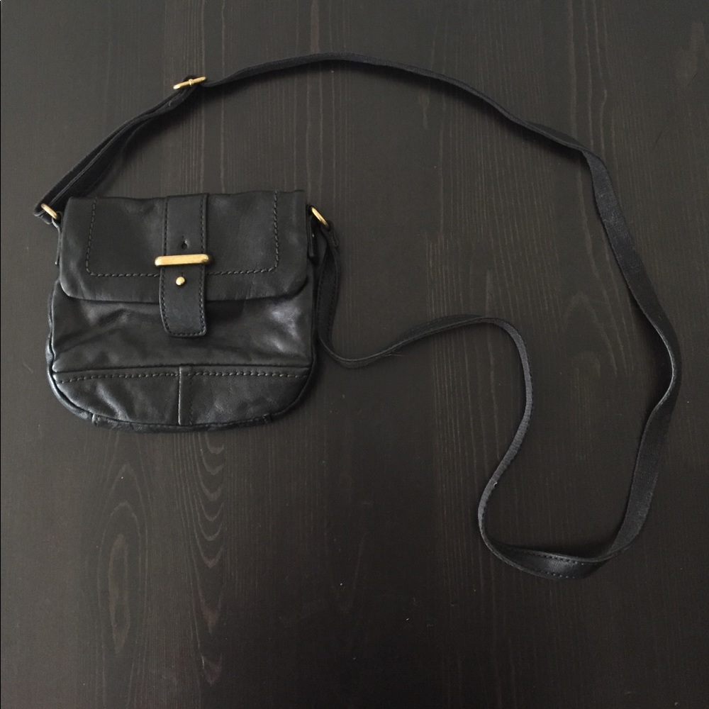 Black fossil crossbody bag