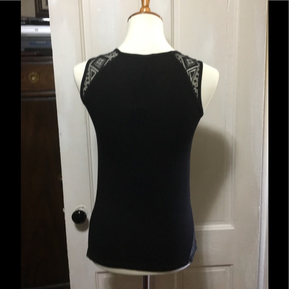 🌺🌺Sweet Black Top🌺🌺 - Picture 2 of 4